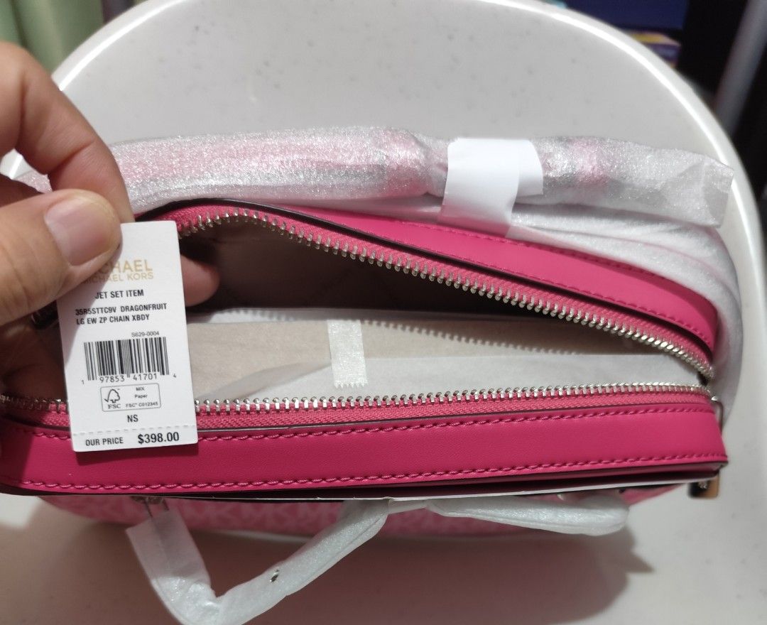 mk jet set sling bag with chain (Category: Luxury Bags & Wallets) located in Imus. Submitted by jmakati22717201 (Listing ID 1399202590, Image 3). Description: on hand pinas brand new and original🇺🇲🇨🇦.