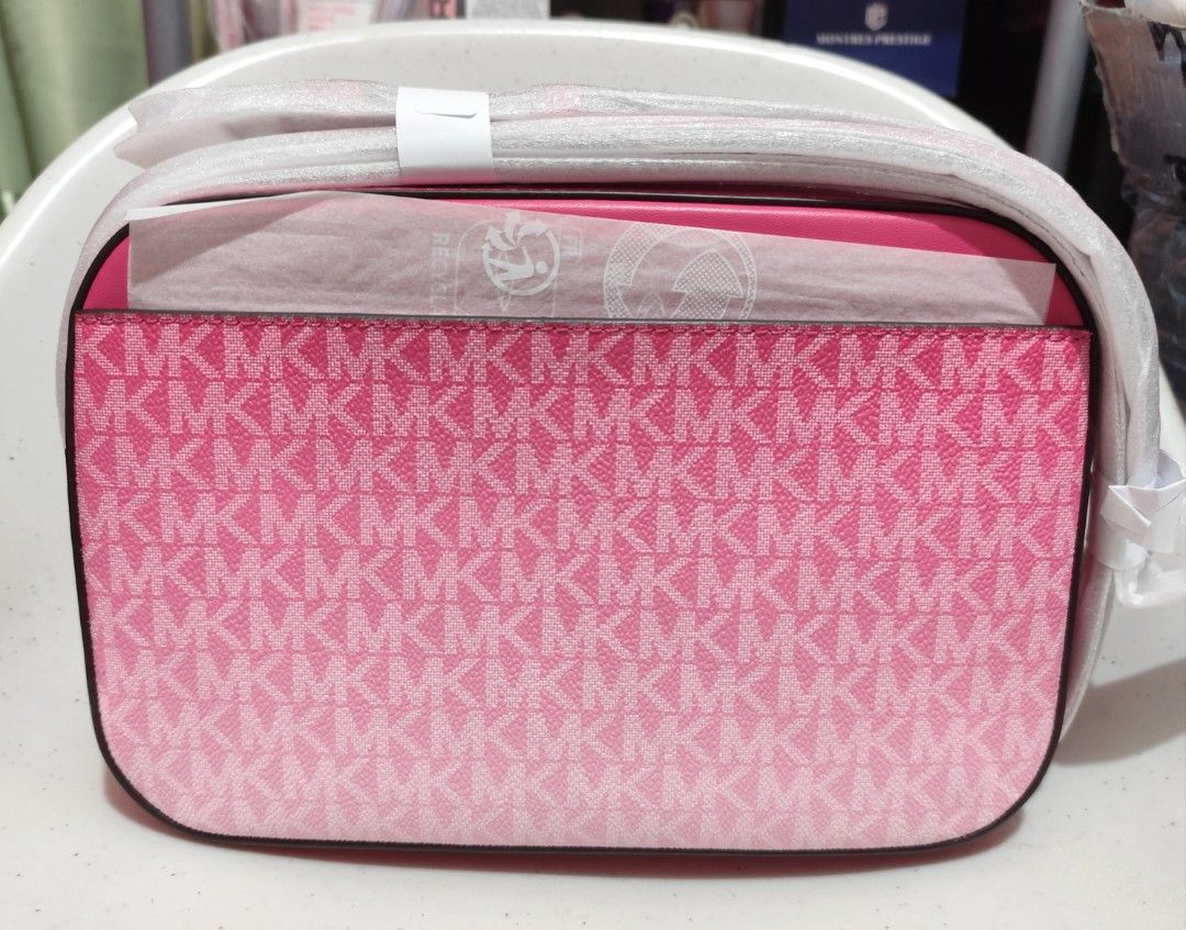 mk jet set sling bag with chain (Category: Luxury Bags & Wallets) located in Imus. Submitted by jmakati22717201 (Listing ID 1399202590, Image 2). Description: on hand pinas brand new and original🇺🇲🇨🇦.