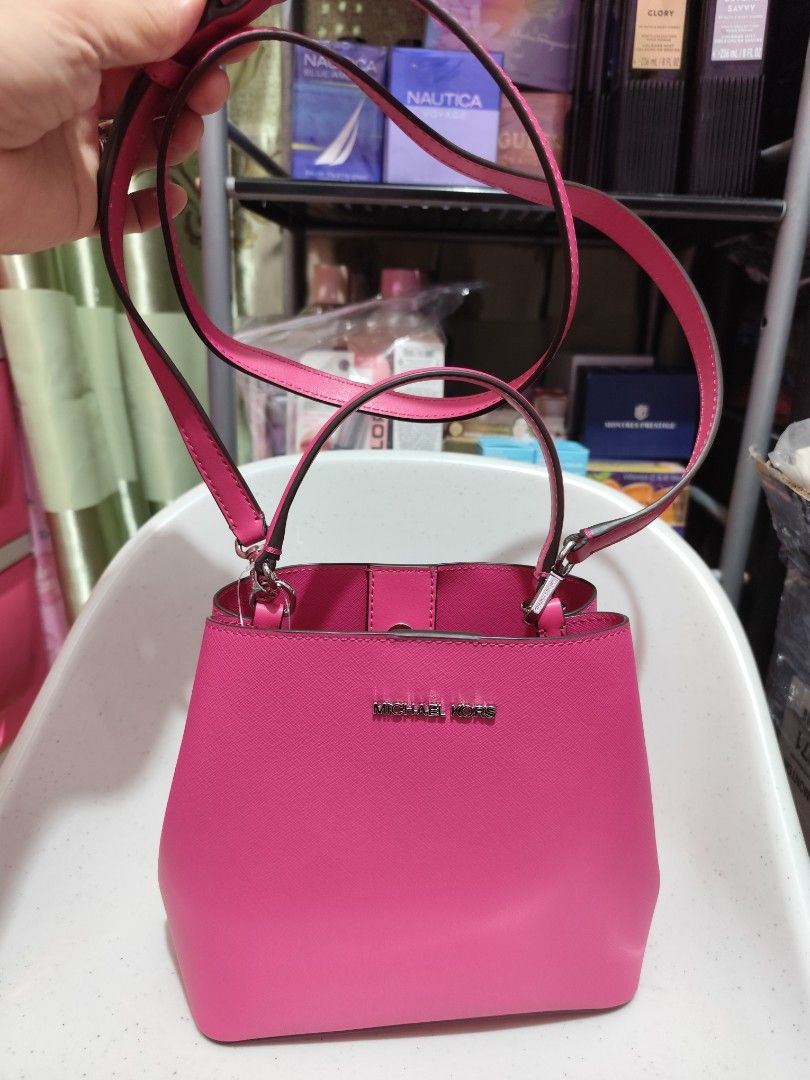 mk small pratt with sling (Category: Luxury Bags & Wallets) located in Imus. Submitted by jmakati22717201 (Listing ID 1399202914, Image 1). Description: on hand pinas brand new and original🇨🇦🇺🇲.