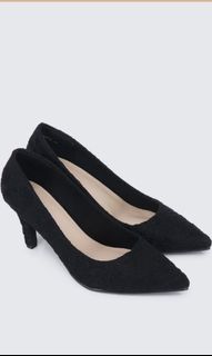(Category: ) located in . Submitted by clean_wardrobe (Listing ID 1385265590, Image 1). Description: .