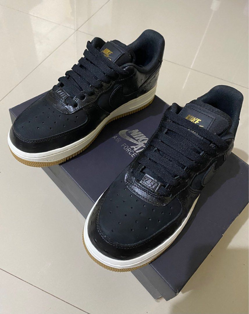 Nike airforce 1 (Category: Sneakers) located in Caloocan City. Submitted by declutteringforgood2 (Listing ID 1399108128, Image 1). Description: Personal preloved used once, no issue, excellent condition Size US 5.5- 22.5 cm .