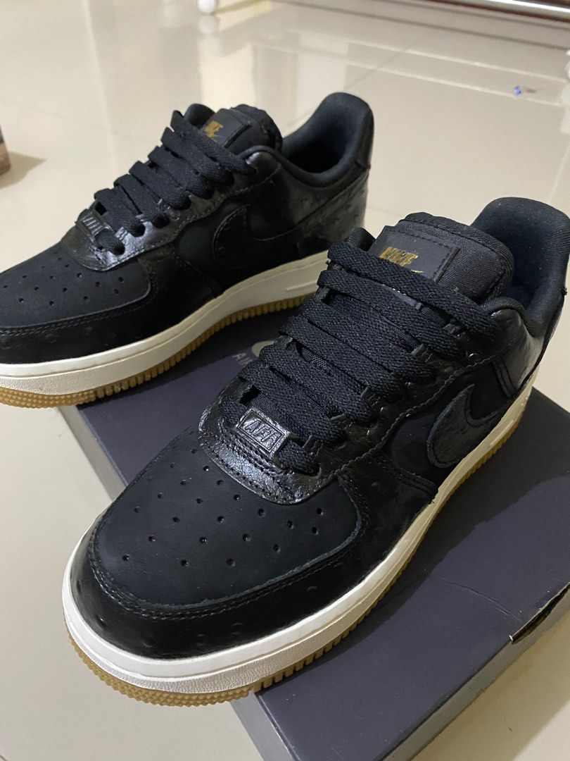 Nike airforce 1 (Category: Sneakers) located in Caloocan City. Submitted by declutteringforgood2 (Listing ID 1399108128, Image 2). Description: Personal preloved used once, no issue, excellent condition Size US 5.5- 22.5 cm .