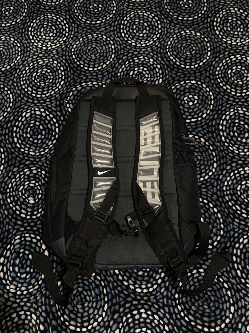 Nike elite bag (Category: Backpacks) located in Manila. Submitted by nickoelmor72521 (Listing ID 1399099882, Image 2). Description: Brand new Original Authentic 100% Pick up✅ LBC✅ Lalamove✅ PAGE: Nicky’s Online Stuffs .