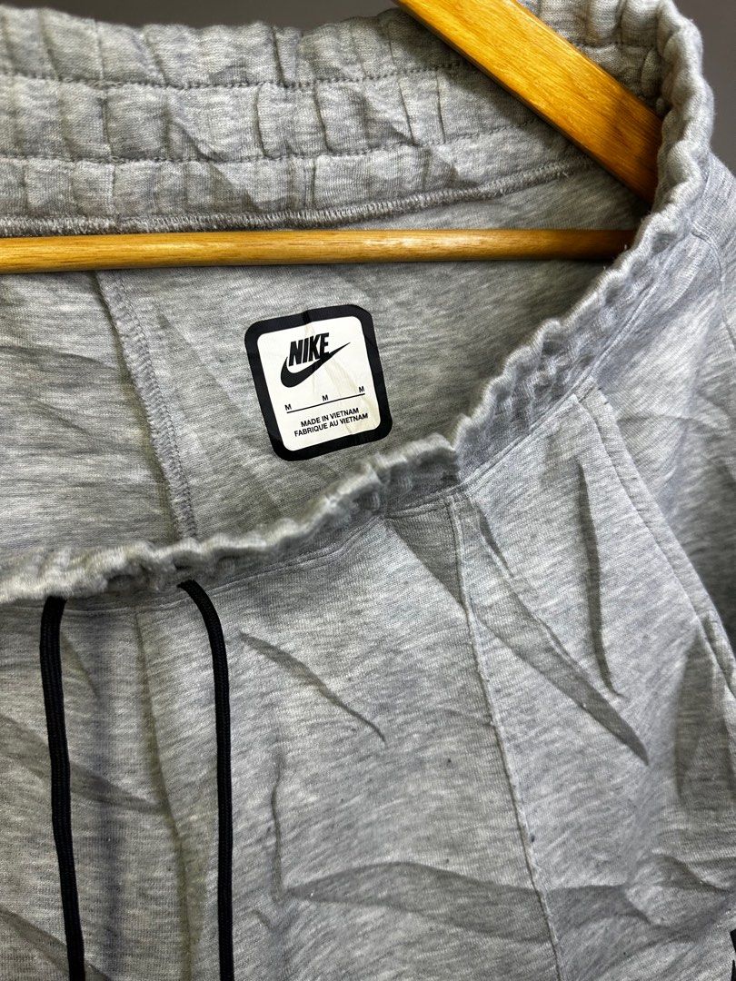 NIKE TECHFLEECE (Category: Joggers) located in Molave. Submitted by thriftmate13 (Listing ID 1399123081, Image 2). Description: .