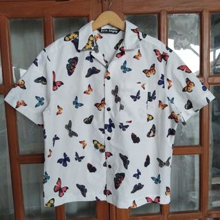 Balenciaga Political Tee, Fesyen Pria, Pakaian Atasan di Carousell