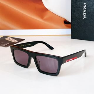 Prada 黑色太陽眼鏡64213020762625110