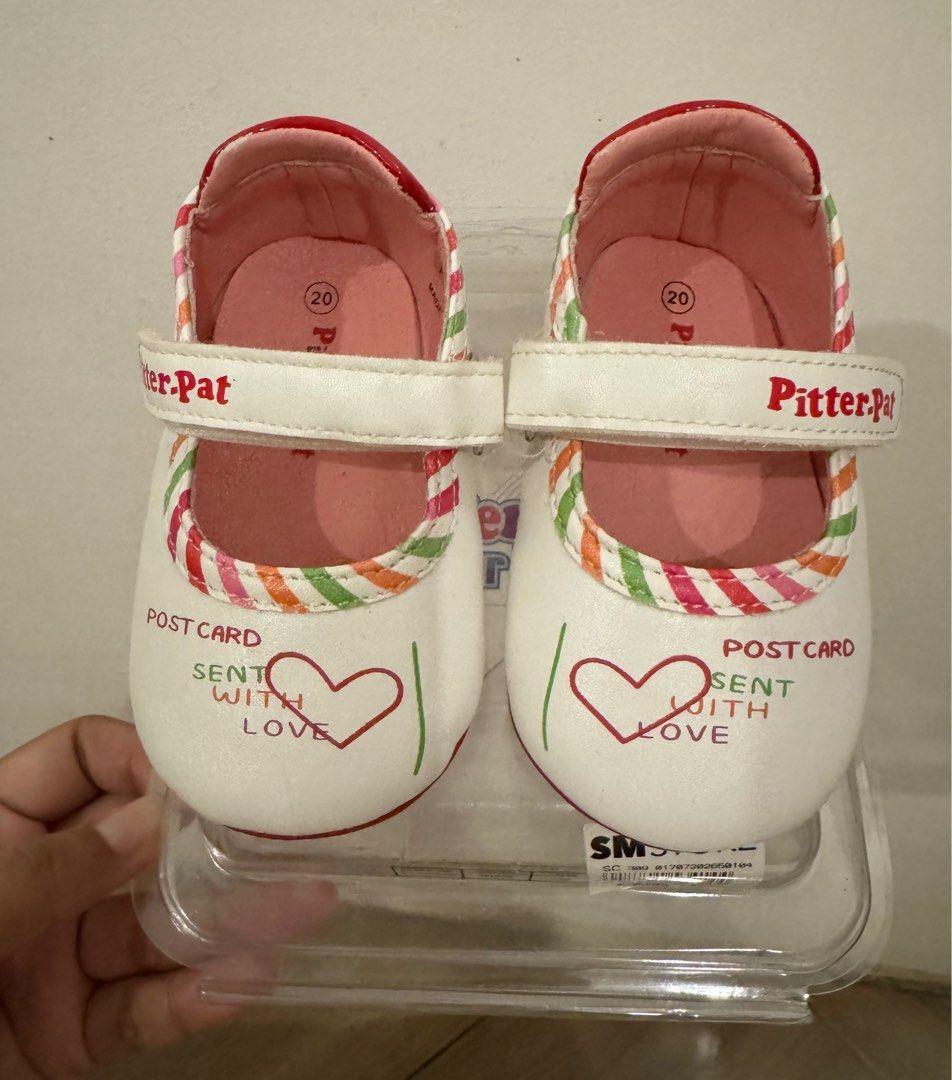 Preloved bay items (Category: Babies & Kids Fashion) located in Bacolod City. Submitted by prelovedbyjessyyy (Listing ID 1399114697, Image 2). Description: - Preloved baby items available. - Includes: - Duyan - Pitter Pat shoes (size 20) - Tiny Buds massage oils - Baby clothes - Sun hats - All items are preloved. - take all for 650 - DM for details..