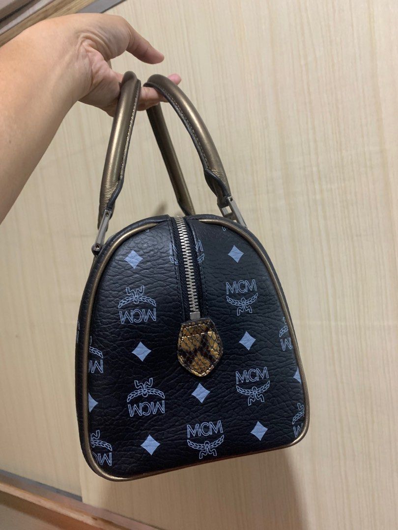 Preloved MCM Hand Bag + FREE Shipping (Category: Luxury Bags & Wallets) located in Davao. Submitted by timeworntreasure.dvo (Listing ID 1399213457, Image 2). Description: Selling my preloved MCM hand bag Not Guaranteed OG kasi wala code number Maganda naman din ang leather 😇 Bigay lang to saakin and i decided to sell kasi hindi na ginagamit kasi prefer ko shoulder bag😇.