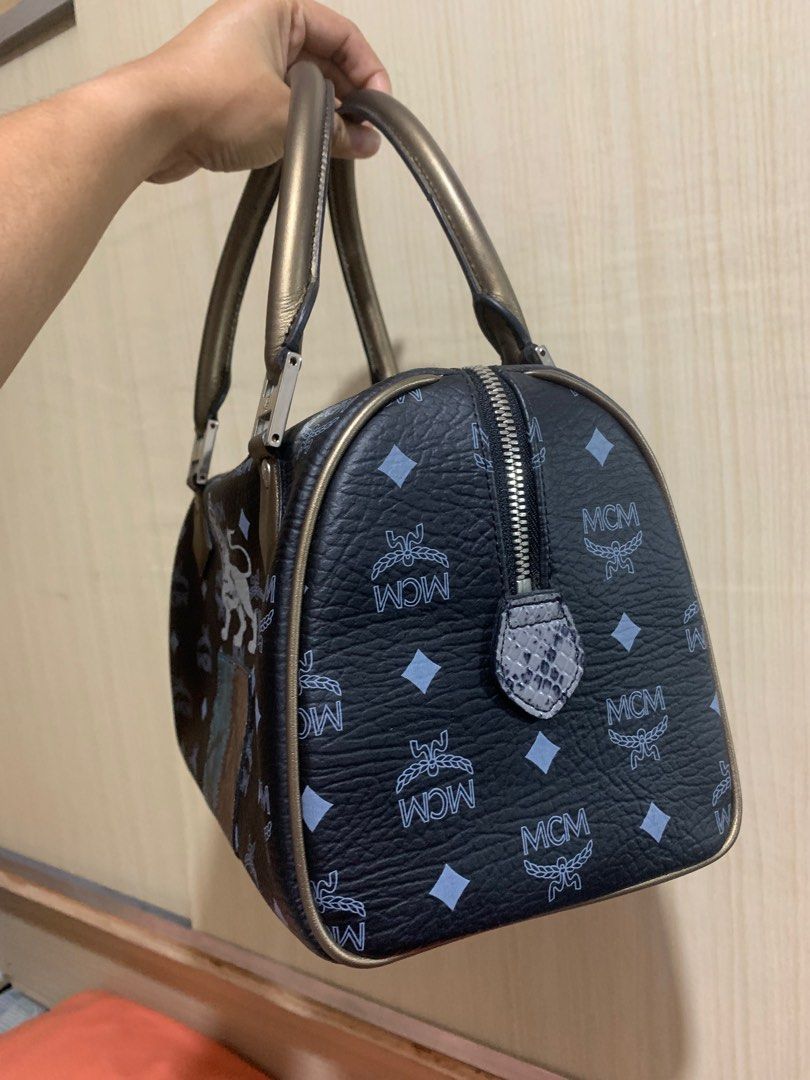 Preloved MCM Hand Bag + FREE Shipping (Category: Luxury Bags & Wallets) located in Davao. Submitted by timeworntreasure.dvo (Listing ID 1399213457, Image 3). Description: Selling my preloved MCM hand bag Not Guaranteed OG kasi wala code number Maganda naman din ang leather 😇 Bigay lang to saakin and i decided to sell kasi hindi na ginagamit kasi prefer ko shoulder bag😇.