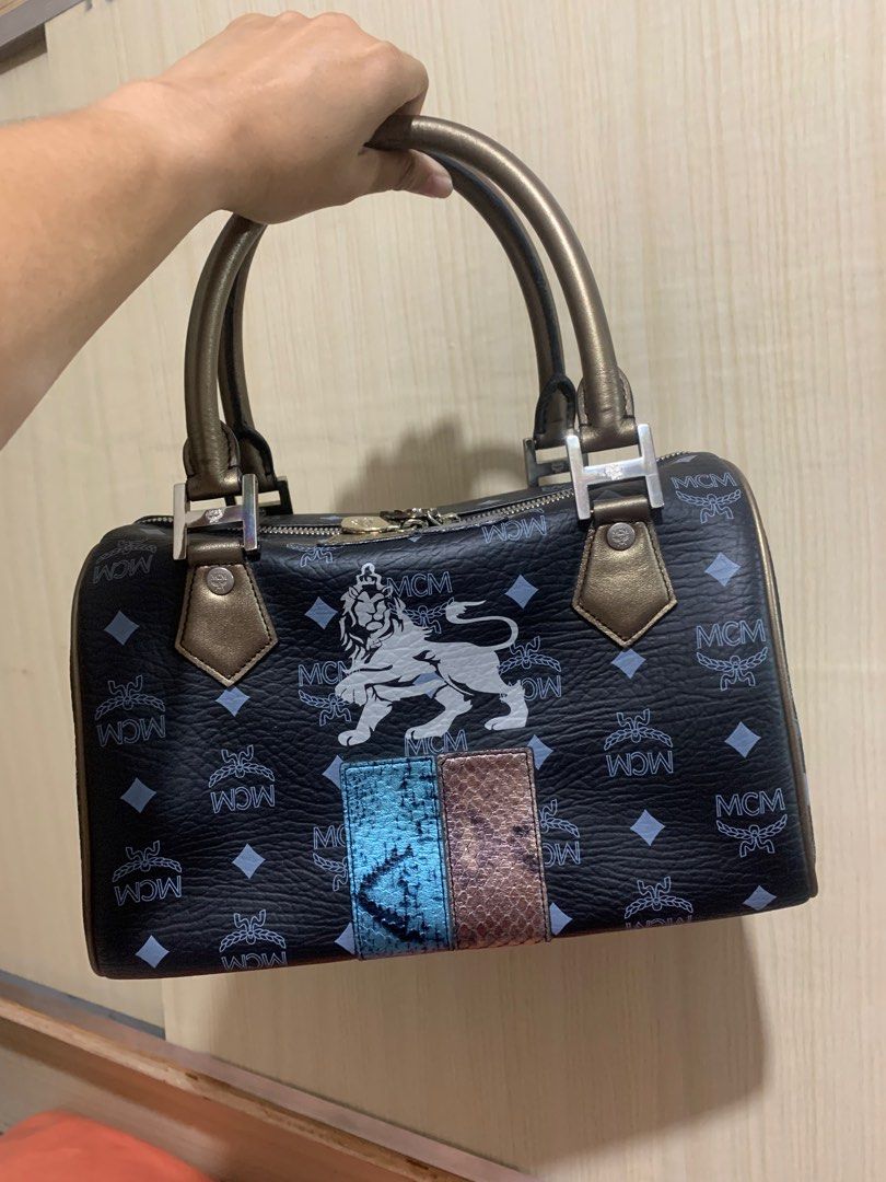 Preloved MCM Hand Bag + FREE Shipping (Category: Luxury Bags & Wallets) located in Davao. Submitted by timeworntreasure.dvo (Listing ID 1399213457, Image 1). Description: Selling my preloved MCM hand bag Not Guaranteed OG kasi wala code number Maganda naman din ang leather 😇 Bigay lang to saakin and i decided to sell kasi hindi na ginagamit kasi prefer ko shoulder bag😇.