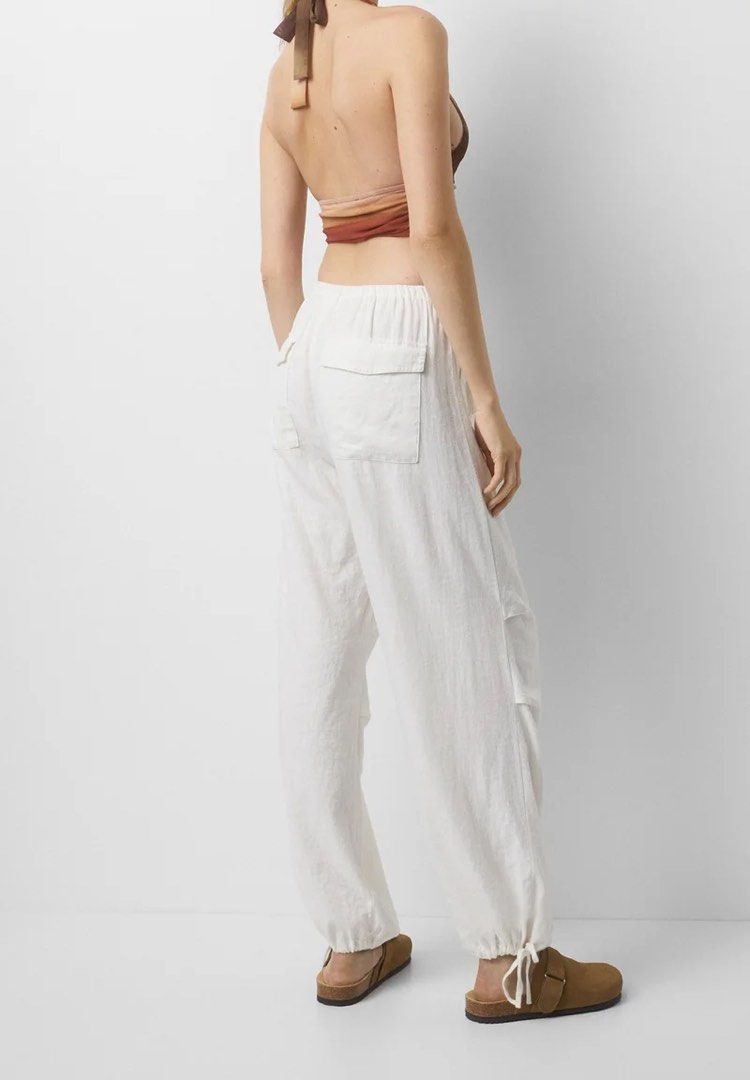 [PULL&BEAR] brown tulle halter top (Category: Sleeveless) located in Manila. Submitted by declutterbyaira (Listing ID 1399148120, Image 2). Description: .