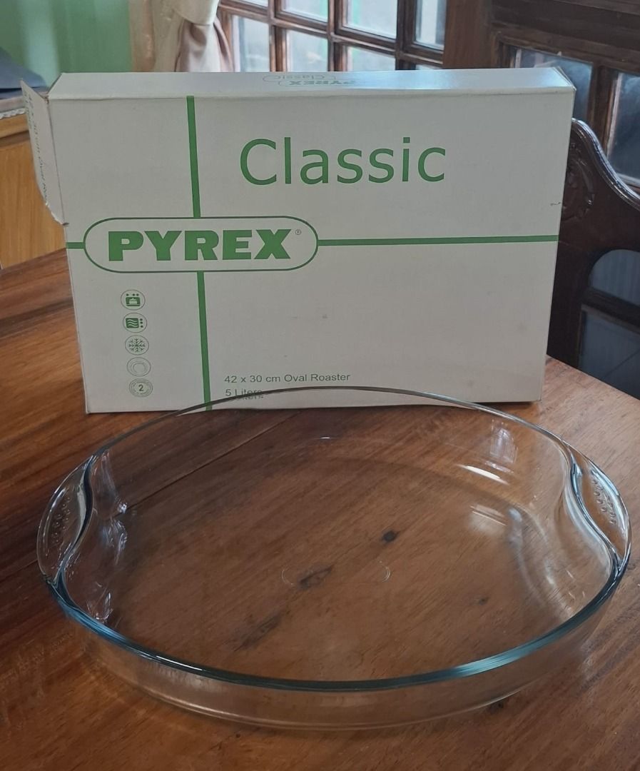 PYREX Classic Oval Roaster – 42 x 30 cm (5L) (Category: Bakeware) located in Quezon City. Submitted by m_decluttering_sale (Listing ID 1399070425, Image 1). Description: Pyrex Classic Oval Roaster 5L (42 x 30 cm) – Like New Original Pyrex Classic Oval Roaster, 5-liter capacity. Perfect for baking, roasting, casseroles, lasagna, and family meals. Comes with the original box and is in like new condition. ✔ 5L capacity ✔ Size: 42 x 30 cm ✔ Like new 