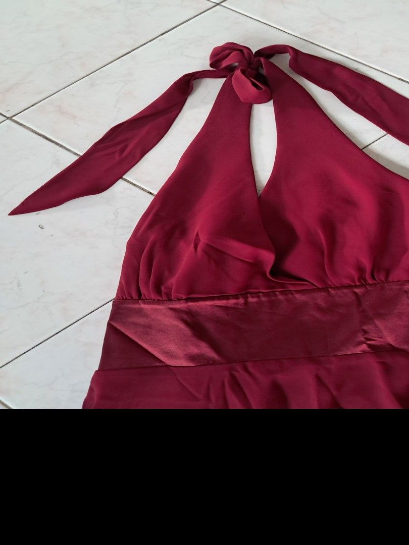 Red Formal Evening Party Dress (Category: Evening dresses & gowns) located in Cainta. Submitted by ceejay.lim (Listing ID 1399139328, Image 2). Description: Red formal evening dress, backless, for parties and other formal event #partydress.