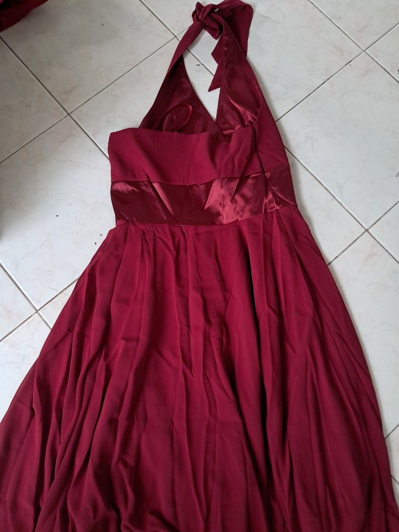 Red Formal Evening Party Dress (Category: Evening dresses & gowns) located in Cainta. Submitted by ceejay.lim (Listing ID 1399139328, Image 1). Description: Red formal evening dress, backless, for parties and other formal event #partydress.
