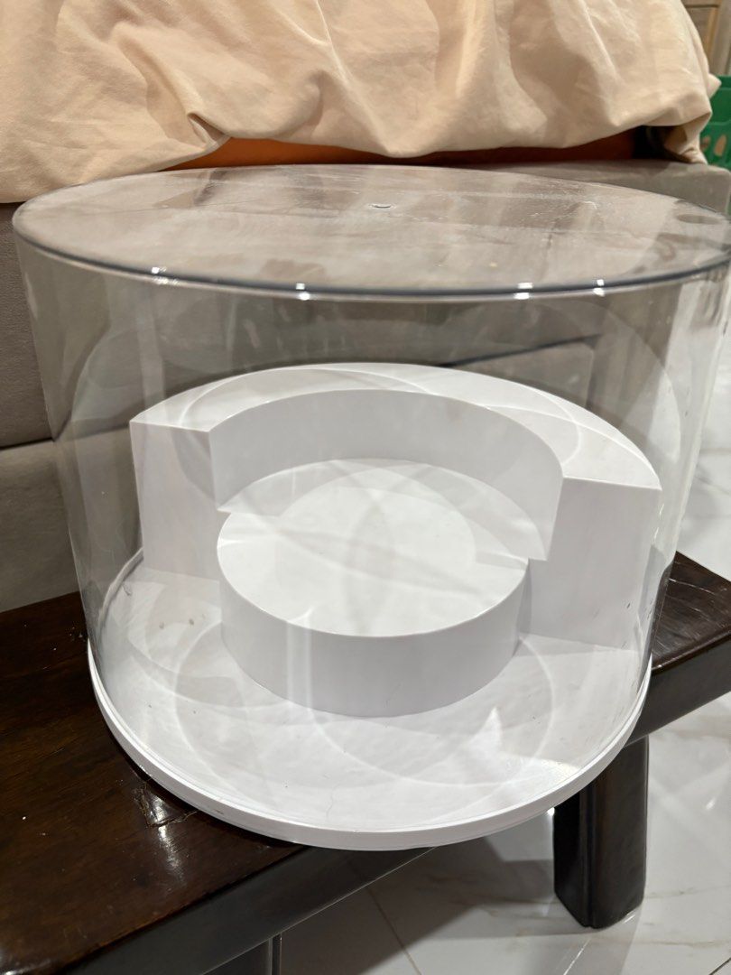 Round Acrylic Toy Display Case Box (Category: Storage Boxes & Baskets) located in Manila. Submitted by summercookie (Listing ID 1399226044, Image 1). Description: 360° acrylic 25*18.5 cm 1.360° Round transparent doll storage 2. Dust-proof storage, strong ornamentation Usage scenarios: living room/bedroom/study, etc.