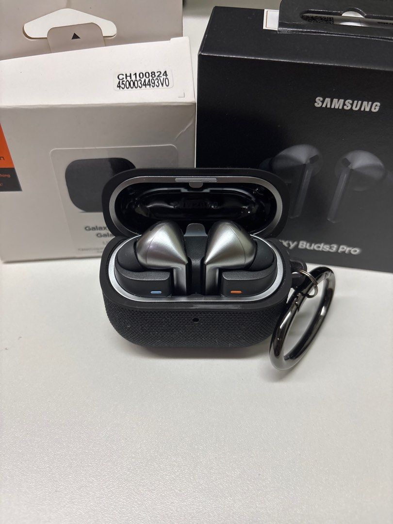 Samsung Galaxy Buds3 Pro + Spigen Case (Category: Earphones) located in Mandaluyong City. Submitted by pco11 (Listing ID 1399162934, Image 2). Description: - Samsung Galaxy Buds3 Pro earbuds - Includes original box - Spigen case included - Spigen case color: Black - Spigen case features a carabiner clip - Case designed for Galaxy Buds3 Pro/Buds3.