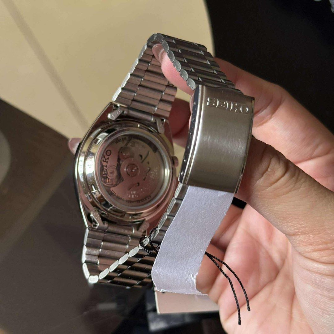 Seiko 5 SNXS73K White (Category: Luxury Watches) located in Quezon City. Submitted by rcstny (Listing ID 1399081105, Image 3). Description: Seiko 5 SNXS73K White ₱7,000 only Original & brand new💯.