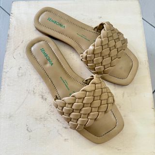 (Category: ) located in . Submitted by min_wardrobe (Listing ID 1399080455, Image 1). Description: .