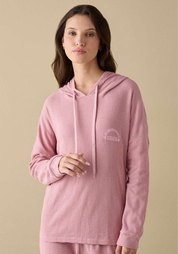 Splash pull over top with hoodie and pants set (Category: Sets or Coordinates) located in Mandaluyong City. Submitted by splashfashion.ph (Listing ID 1399237004, Image 3). Description: Fits S-L.