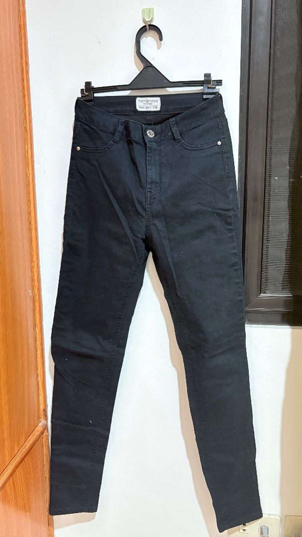 Terranova Black Skinny Jeans (Category: Jeans) located in Cebu City. Submitted by missbns (Listing ID 1399225417, Image 1). Description: — og price: 1,100+ — can fit to waist 25-27.