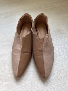 The Korner 淺棕色尖頭平底鞋 38碼64212406201219110