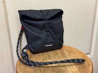 Topologie Sling Bag 黑色斜孭袋64216421381379110
