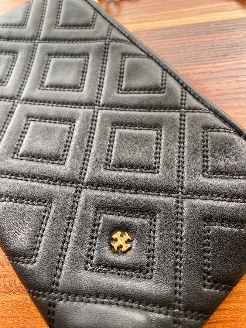 Tory Burch Fleming sling bag (Category: Luxury Bags & Wallets) located in Oroquieta. Submitted by mightyfalcon.f3b3e6 (Listing ID 1399165959, Image 3). Description: ykk zip,with etikita genuine leather fits cellphone with card slots sling/kili bag.
