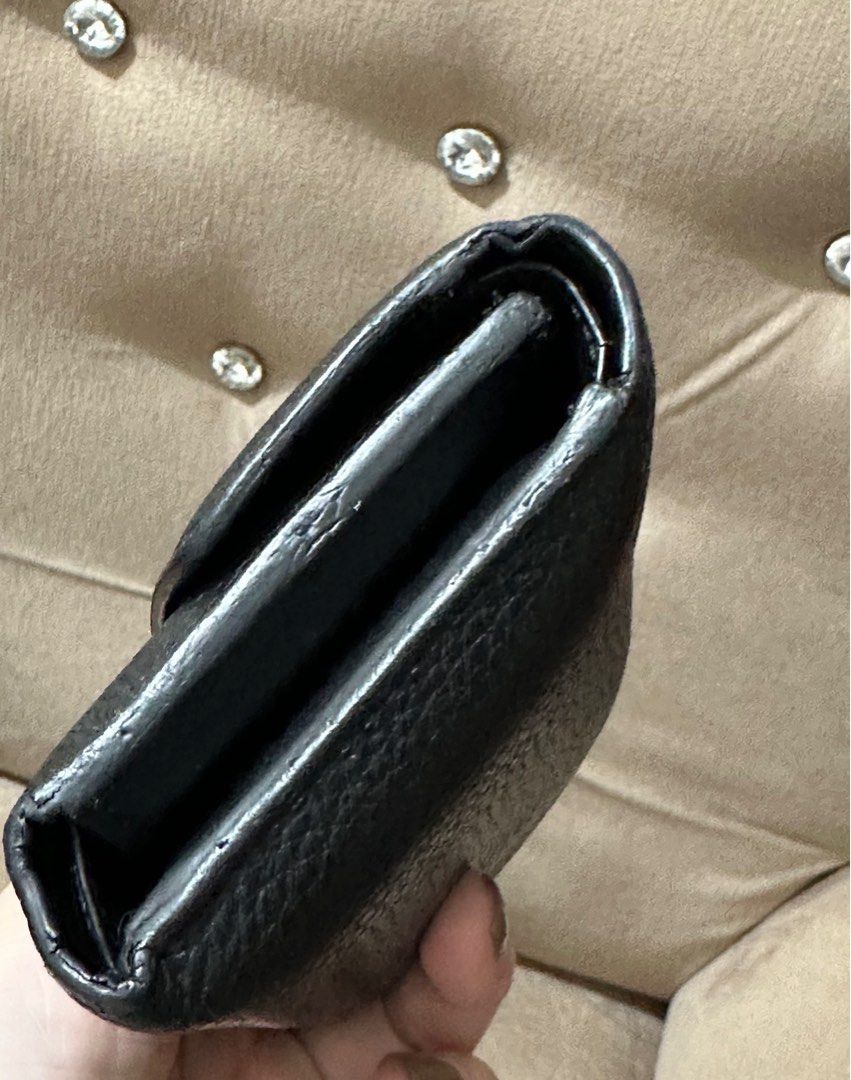Tory Burch Kira Wallet (Category: Luxury Bags & Wallets) located in Valenzuela. Submitted by eande_manila (Listing ID 1399084803, Image 3). Description: Original/authentic TB Kira wallet in black In good condition, 9/10 Comes complete with box, tags and care card .