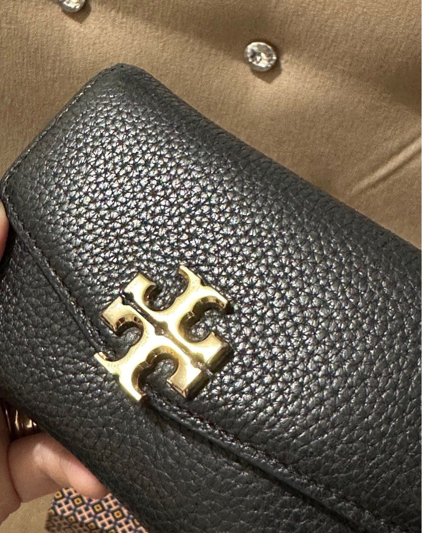 Tory Burch Kira Wallet (Category: Luxury Bags & Wallets) located in Valenzuela. Submitted by eande_manila (Listing ID 1399084803, Image 2). Description: Original/authentic TB Kira wallet in black In good condition, 9/10 Comes complete with box, tags and care card .
