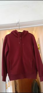 Uniql 棗紅色連帽外套.64215707917699110