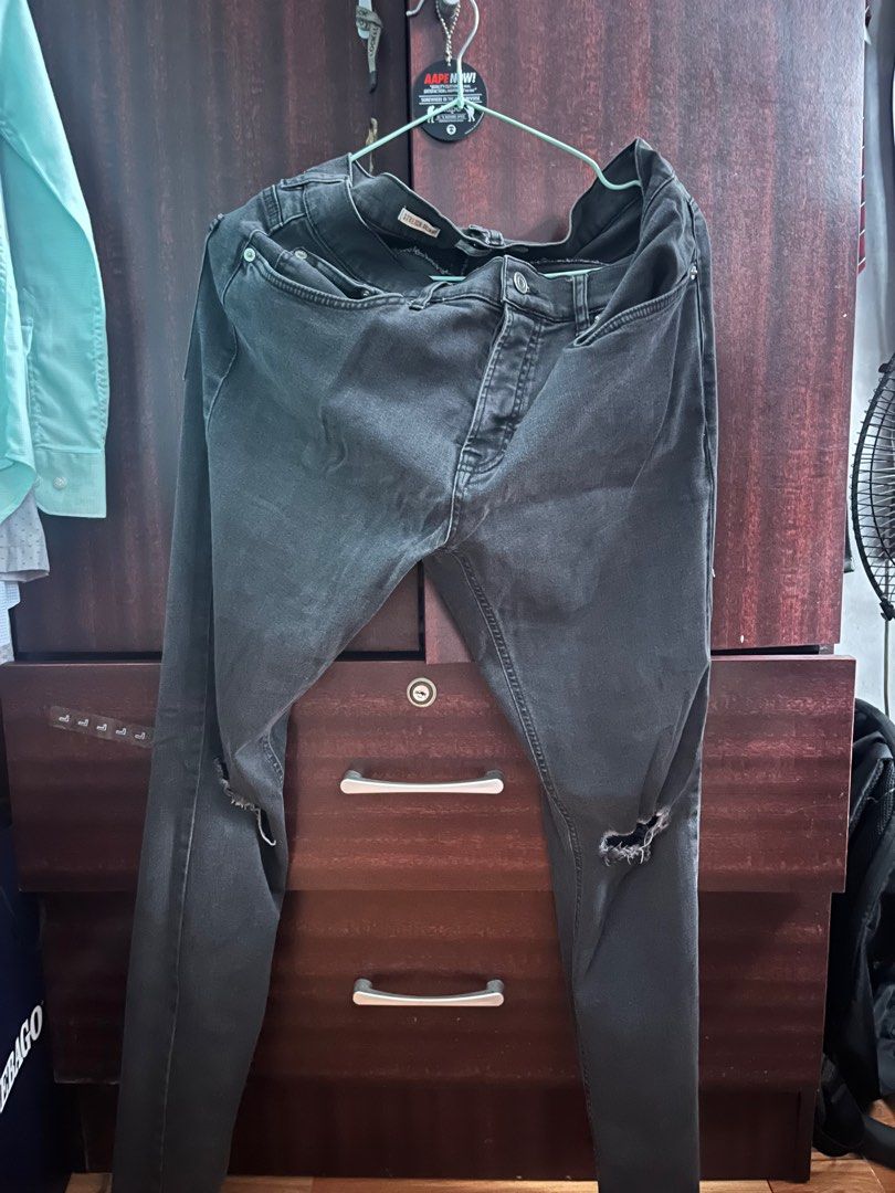 Uniqlo Jeans - Black Distressed (Category: Jeans) located in Quezon City. Submitted by vince1997 (Listing ID 1399083391, Image 2). Description: FOR SALE AS PACK Uniqlo Regular Fit 9/10 Uniqlo Skinny stretch (acid wash) 9/10 Uniqlo Skinny stretch (denim) 8/10 Topman skinny ripped (black) 8/10 As pack 3k fixed.