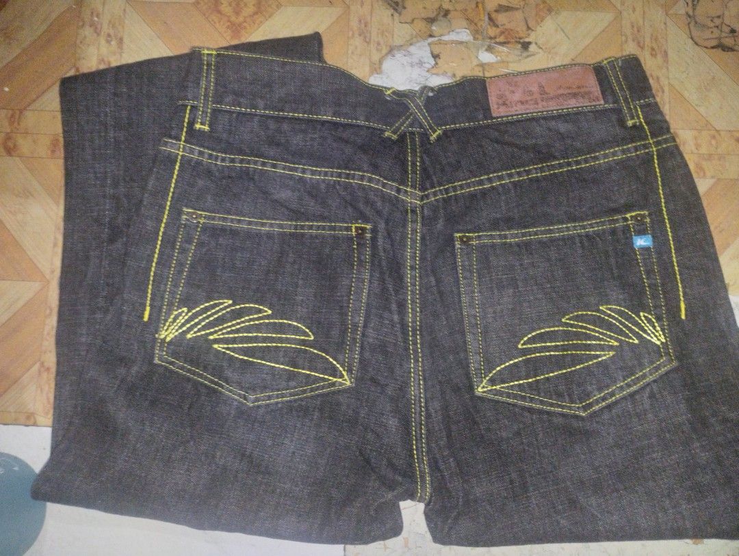King apparel Jeans with Green Stitching (Category: Jeans) located in Manila. Submitted by _flamboy (Listing ID 1399142716, Image 1). Description: - Dark wash jeans - Size 32 - Straight leg cut - Yellow stitching details - Unique design on back pockets - Small logo on back pocket - Button and zipper closure - Loose pants not baggy.