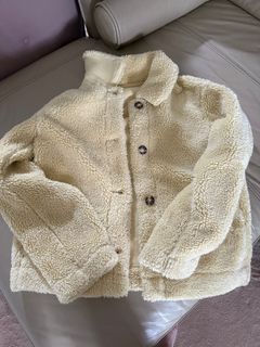 (Category: ) located in . Submitted by decluttering.queencess (Listing ID 1399051381, Image 1). Description: .
