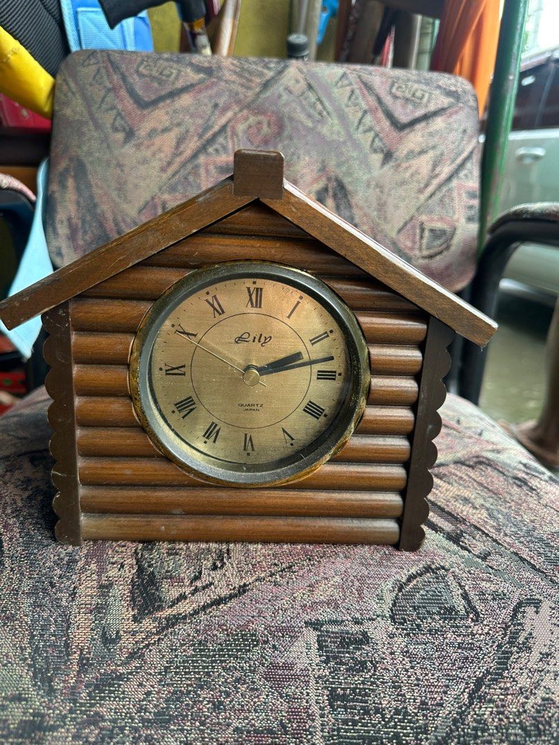 Vintage Desktop Clock (Display) Working (Category: Clocks) located in Rodriguez. Submitted by pwestoonlinestore (Listing ID 1399103232, Image 1). Description: .