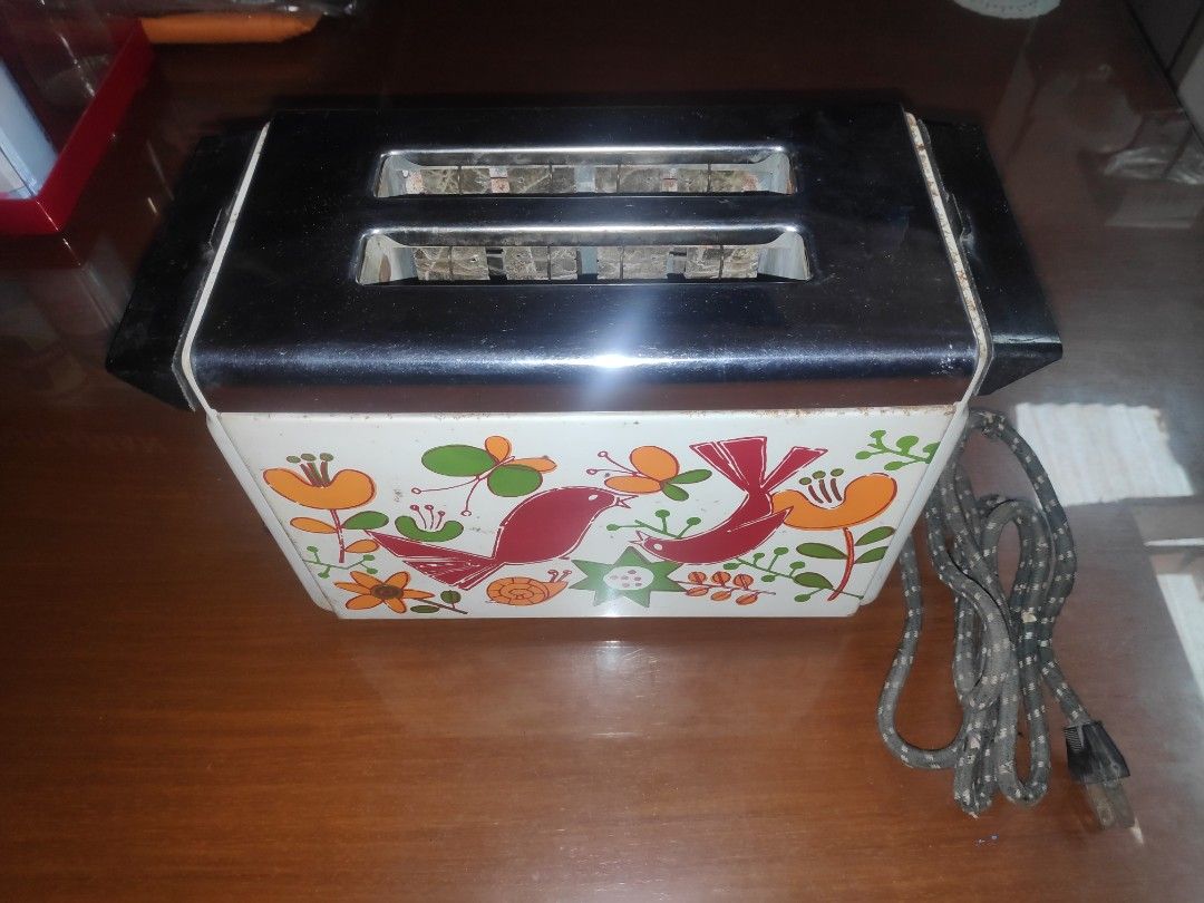 Vintage Hitachi Toaster (Category: Cookware & Accessories) located in Quezon City. Submitted by j.c.declutter (Listing ID 1399179380, Image 1). Description: Vintage Hitachi Toaster.
