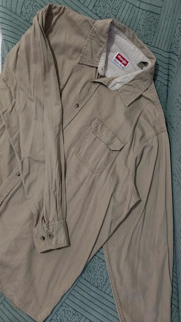 Wrangler Long Sleeve Shirt (Category: Tshirts & Polo Shirts ) located in Rizal. Submitted by declutterwithliz (Listing ID 1399096004, Image 1). Description: - Wrangler long sleeve shirt - Size: 2XL - Button-down style - Features a chest pocket - Neutral color - versatile for any outfit - Classic collar - Buttoned cuffs - Made of durable fabric.
