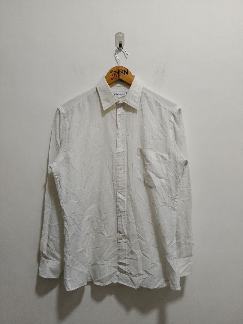 Yves saint Laurent menswear bottom down (Category: Tshirts & Polo Shirts ) located in Santiago. Submitted by trift3311v2 (Listing ID 1399062892, Image 1). Description: Yves saint Laurent menswear bottom down Size 14 1/2 on tag Width 20 Length 29 Excellent condition 850+ship.