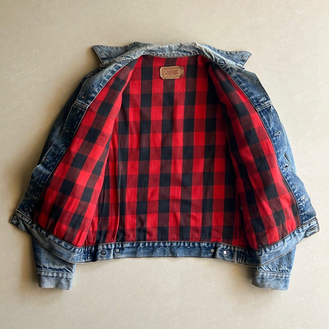 1980s Levis type III denim jacket (Category: Coats, Jackets and Outerwear) located in Manila. Submitted by mmmoood_ (Listing ID 1395972829, Image 3). Description: 1980s LEVIS TYPE III DENIM JACKET Pit to pit - 21 in Length - 24 in 3,500 php.