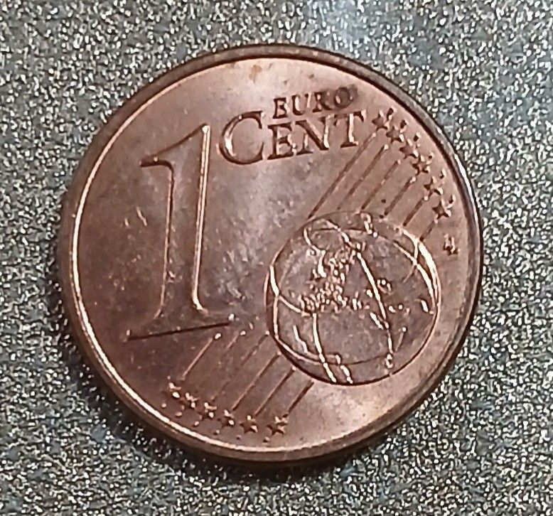 2022 1 Euro 1 Cent Coin (Category: Currency) located in Lipa City. Submitted by MAGBABALOT7 (Listing ID 1395996115, Image 2). Description: 2022 1 Euro 1 Cent coin. Features a portrait and globe design. Made of copper-plated steel..