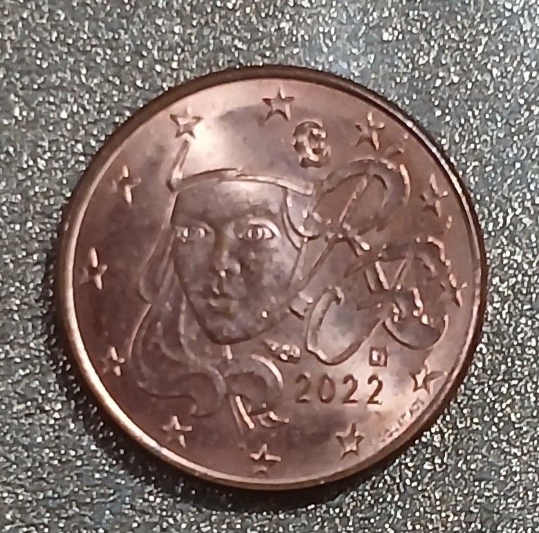 2022 1 Euro 1 Cent Coin (Category: Currency) located in Lipa City. Submitted by MAGBABALOT7 (Listing ID 1395996115, Image 1). Description: 2022 1 Euro 1 Cent coin. Features a portrait and globe design. Made of copper-plated steel..