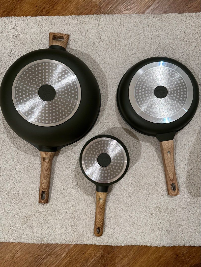 3pc. Set Nonstick Cookware Induction Ready (Olive) (Category: Cookware & Accessories) located in Paranaque City. Submitted by abiecayetano (Listing ID 1321420141, Image 1). Description: Set includes Brand new 1pc 32cm wok pan with cover 1pc 26cm fry pan with cover 1pc 16cm milk pot with cover Induction ready Gas stove okay Lalamove or grab delivery only.