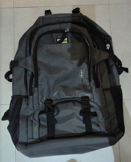 灰色背包64245519372547110