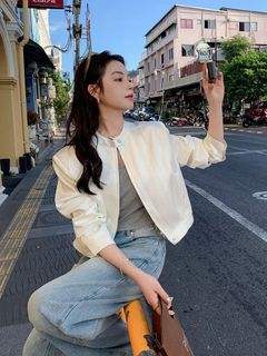 簡約立領短款外套 小香風法式緞面上衣女早秋設計感小眾正肩短款小西裝綢緞外套醋酸時尚長袖圓領拉鍊短款外套薄夾克64235807015426110