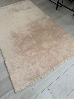 （分類：）位於 。 由 aigerimz 提交（商品編號 1395966600，圖片 1）。簡介： 。