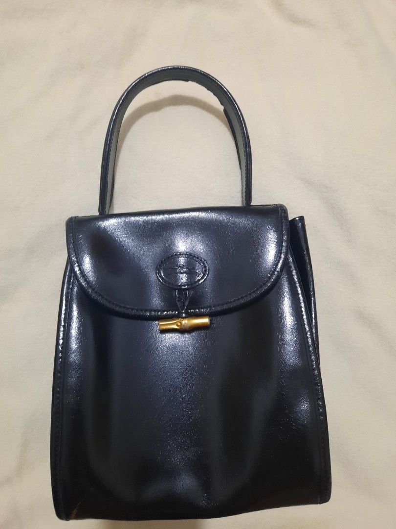 LONGCHAMP 💯 Hand bag Vintage (Category: Luxury Bags & Wallets) located in Quezon City. Submitted by reuserecyclereclaim (Listing ID 1396070991, Image 1). Description: ALL ITEMS ON SALE, FINAL CALL 🎊🥳😊💯 AUTHENTIC LONGCHAMP Made in Paris 💯 GENUINE LEATHER PM 📩 Loc: tandang sora, qc.