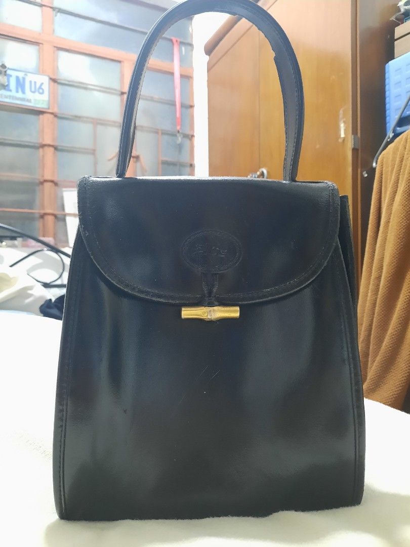 LONGCHAMP 💯 Hand bag Vintage (Category: Luxury Bags & Wallets) located in Quezon City. Submitted by reuserecyclereclaim (Listing ID 1396070991, Image 2). Description: ALL ITEMS ON SALE, FINAL CALL 🎊🥳😊💯 AUTHENTIC LONGCHAMP Made in Paris 💯 GENUINE LEATHER PM 📩 Loc: tandang sora, qc.