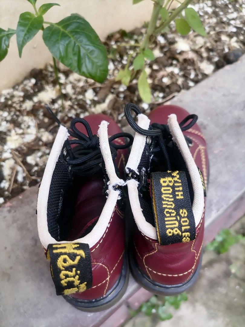 Dr. Martens Boots for Toddlers (Category: Babies & Kids Fashion) located in Quezon City. Submitted by jongloyd (Listing ID 1396007611, Image 2). Description: PWEDE TUMAWAD 😁😂🤣 The original DM’s boot – for tiny feet. This revamped design is built for personalities that shine early on. Using a classic patent leather with a high-shine finish and a sparkle effect. The silhouette has all the signature 1460 8-eye boot features you’d expect: a script