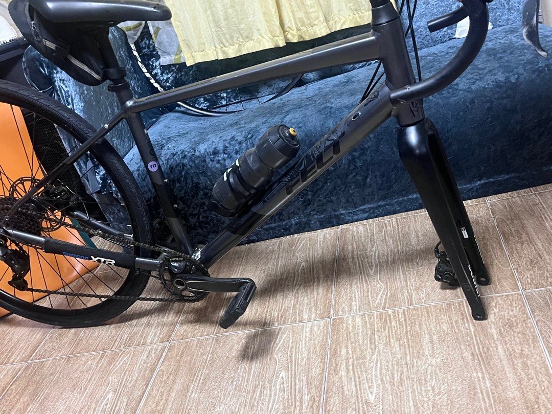 Felt Road Bike (Category: Bicycles) located in Muntinlupa City. Submitted by leonivcalica (Listing ID 1395934797, Image 1). Description: for sale frameset 8k nalang carbon fork.