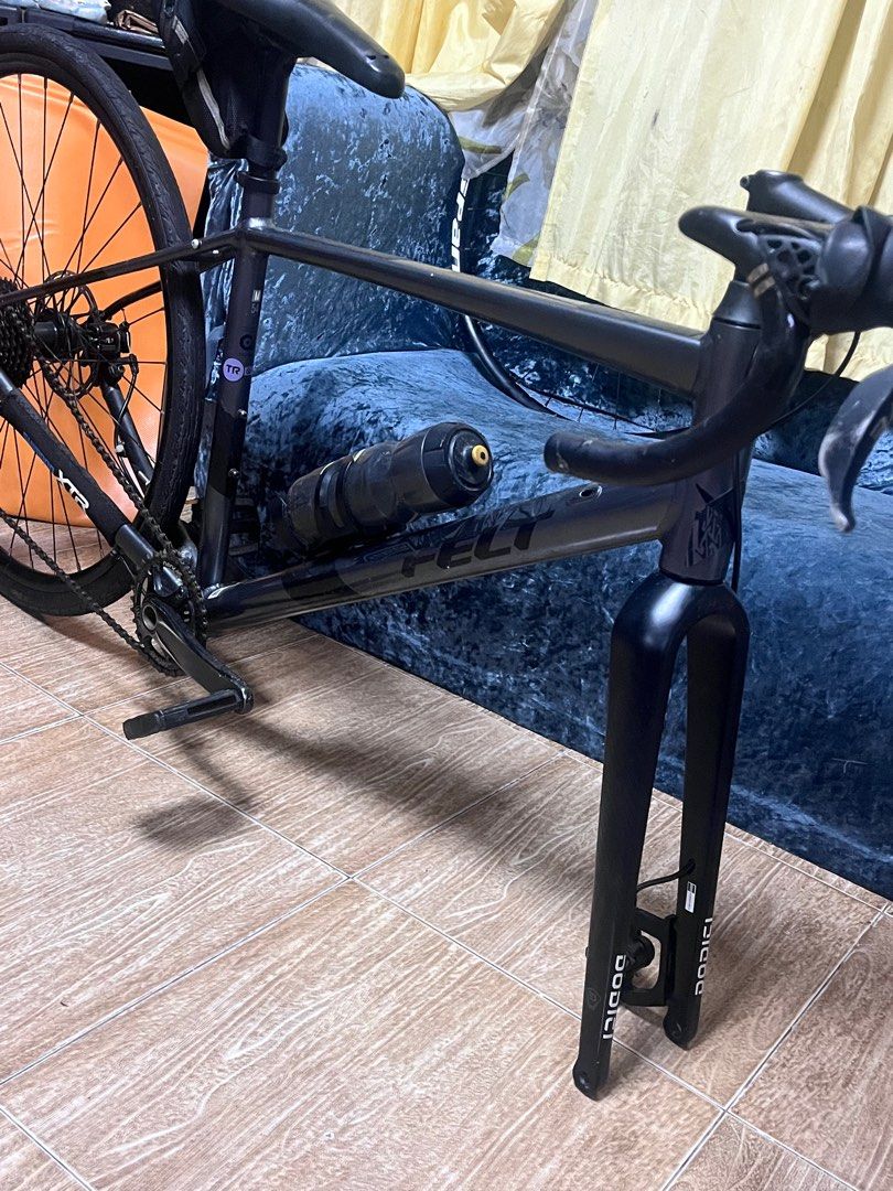Felt Road Bike (Category: Bicycles) located in Muntinlupa City. Submitted by leonivcalica (Listing ID 1395934797, Image 2). Description: for sale frameset 8k nalang carbon fork.