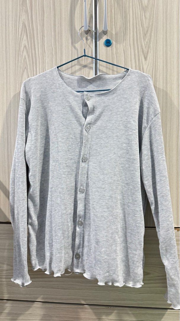 Grey Basic Cardigan (Category: Coats, Jackets and Outerwear) located in Kuala Lumpur. Submitted by jessi133_ (Listing ID 1396009291, Image 1). Description: - Grey ribbed cardigan - Round neckline - Long sleeves - Button-up front.